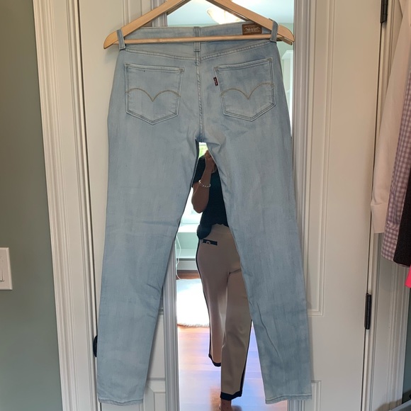 Levi’s light wash 711 jeans - Picture 4 of 6